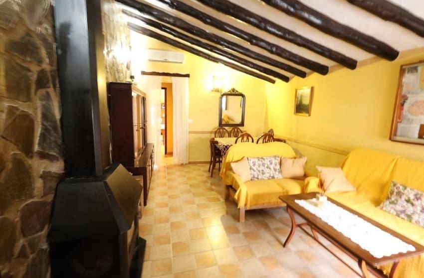 5 bedroom Villa for sale in Fortuna with pool - € 225,000 (Ref: 9868027)