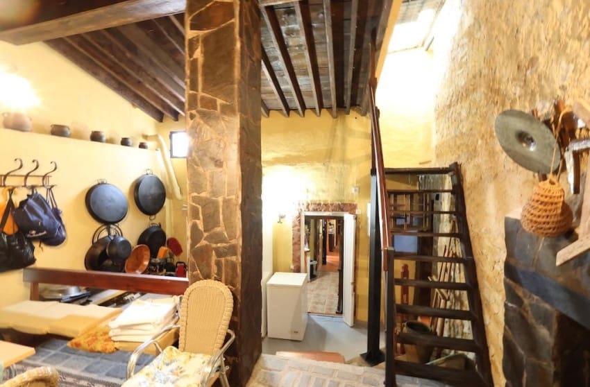 5 bedroom Villa for sale in Fortuna with pool - € 225,000 (Ref: 9868027)
