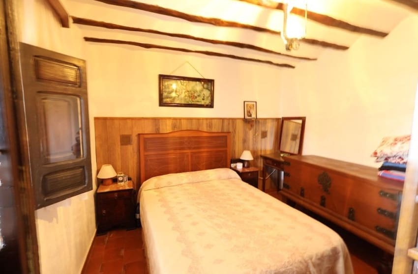 5 bedroom Villa for sale in Fortuna with pool - € 225,000 (Ref: 9868027)