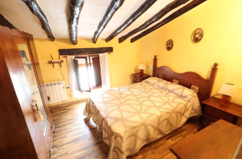 5 bedroom Villa for sale in Fortuna with pool - € 225,000 (Ref: 9868027)