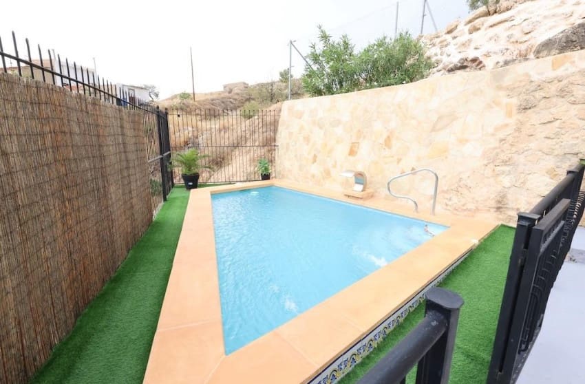 5 bedroom Villa for sale in Fortuna with pool - € 225,000 (Ref: 9868027)