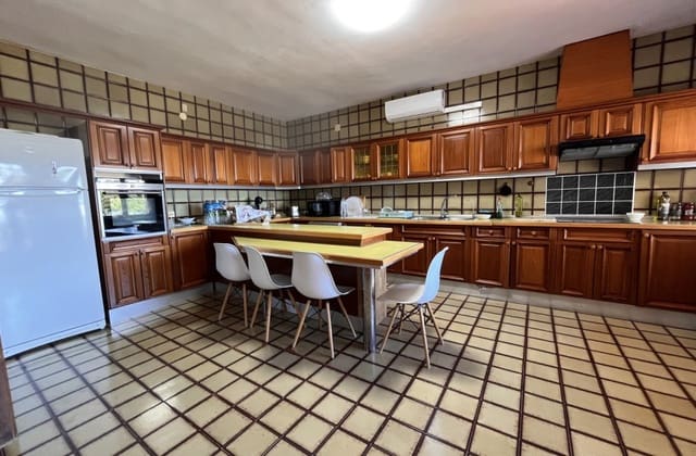 Chalet de 4 habitaciones en La Nucia Pueblo  , La Nucia en venta - 995.000 € (Ref: 9868030)
