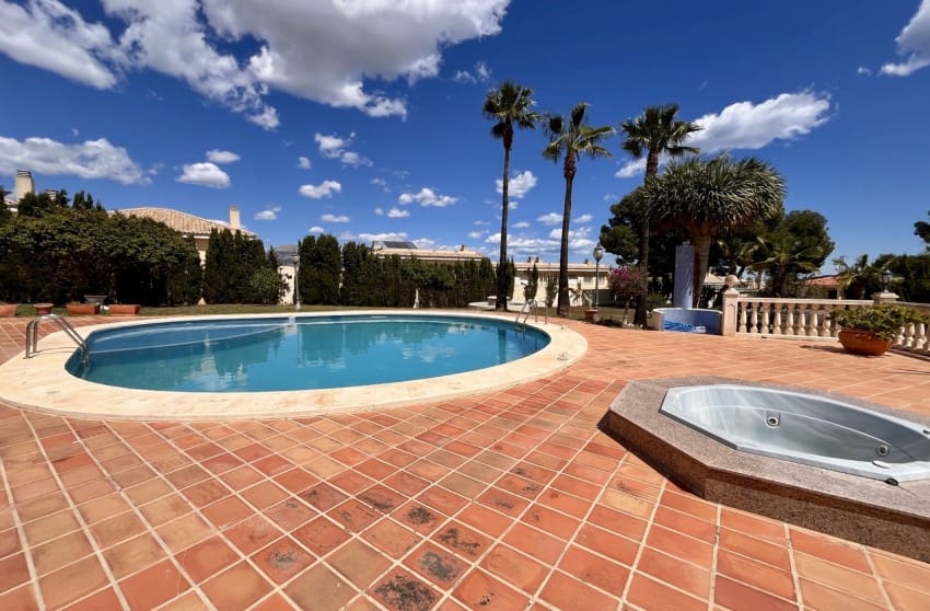 4 slaapkamer Villa te koop in La Nucia - € 995.000 (Ref: 9868030)