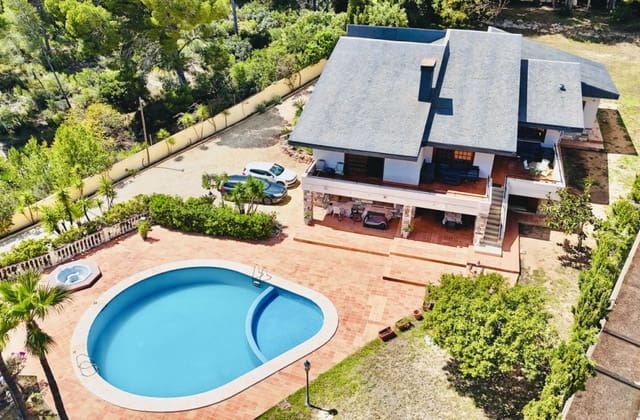 Chalet de 4 habitaciones en La Nucia Pueblo  , La Nucia en venta - 995.000 € (Ref: 9868030)