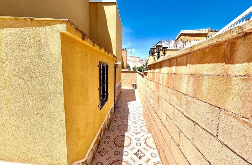 3 bedroom Villa for sale in Los Balcones with pool - € 265,950 (Ref: 9868031)