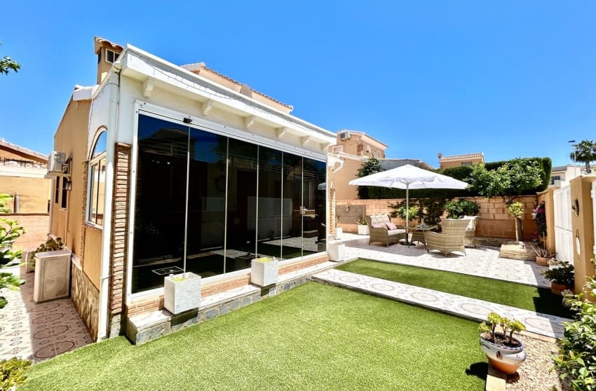 3 bedroom Villa for sale in Los Balcones with pool - € 265,950 (Ref: 9868031)