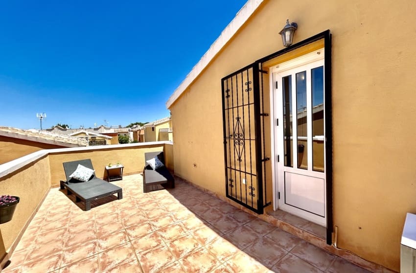 3 bedroom Villa for sale in Los Balcones with pool - € 265,950 (Ref: 9868031)