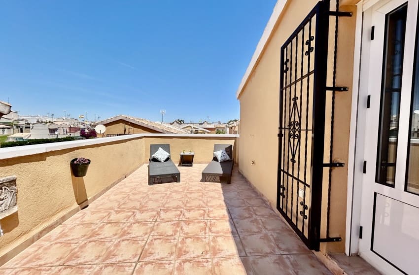 3 bedroom Villa for sale in Los Balcones with pool - € 265,950 (Ref: 9868031)