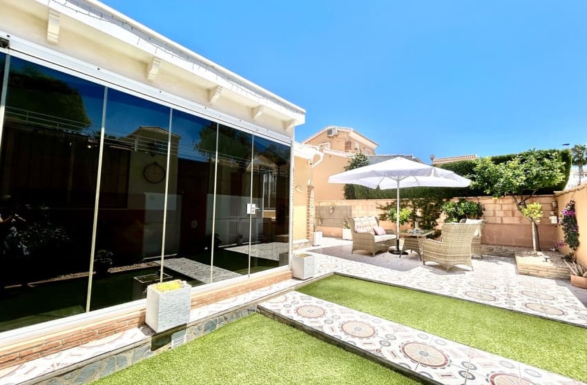 3 bedroom Villa for sale in Los Balcones with pool - € 265,950 (Ref: 9868031)