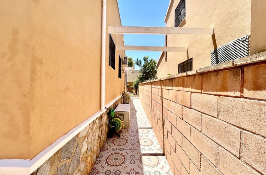 3 bedroom Villa for sale in Los Balcones with pool - € 265,950 (Ref: 9868031)