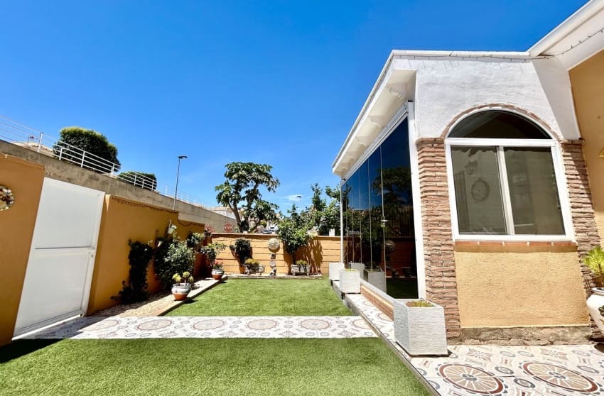 3 bedroom Villa for sale in Los Balcones with pool - € 265,950 (Ref: 9868031)