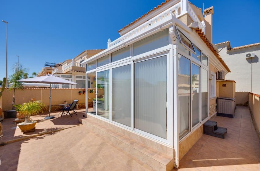 3 sovrum Villa till salu i Orihuela Costa med pool - 228 999 € (Ref: 9868089)