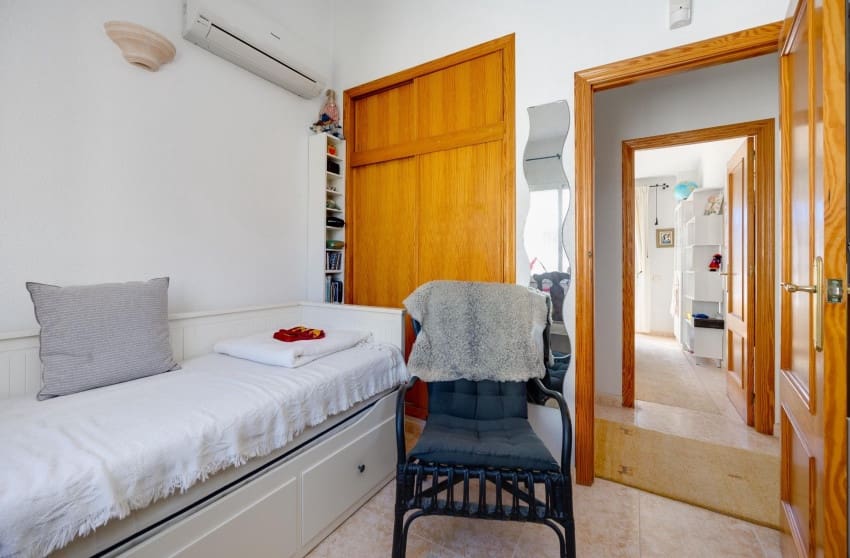 3 sovrum Villa till salu i Orihuela Costa med pool - 228 999 € (Ref: 9868089)