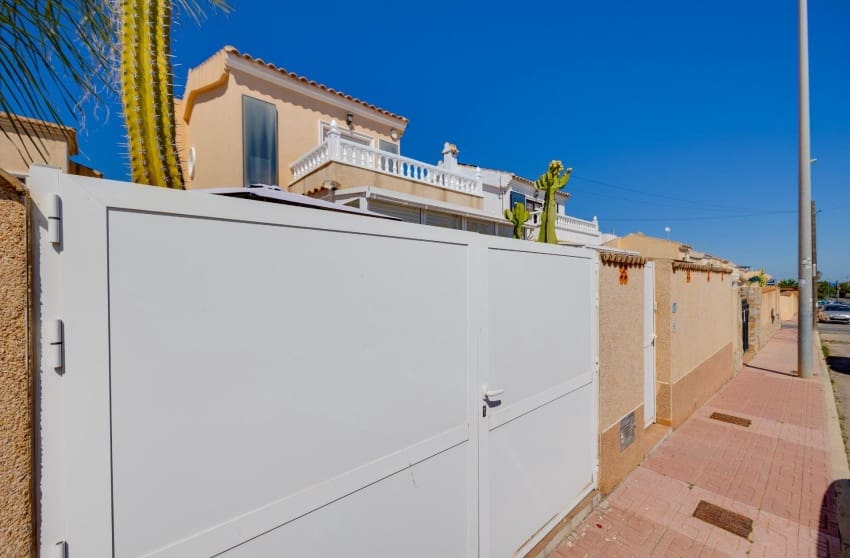 3 sovrum Villa till salu i Orihuela Costa med pool - 228 999 € (Ref: 9868089)