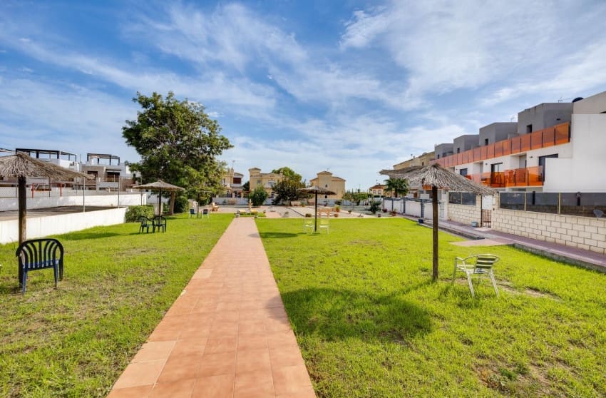 3 sovrum Villa till salu i Orihuela Costa med pool - 228 999 € (Ref: 9868089)