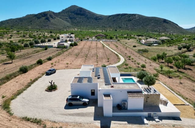Chalet de 3 habitaciones en Barbarroja, Orihuela en venta con piscina - 499.950 € (Ref: 9868093)