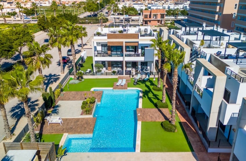 2 soveværelse Lejlighed til salg i Guardamar del Segura - € 265.000 (Ref: 9868095)