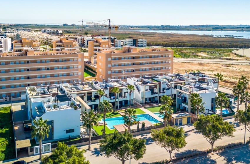 2 soveværelse Lejlighed til salg i Guardamar del Segura - € 265.000 (Ref: 9868095)