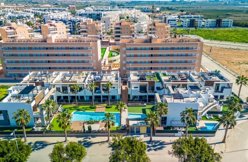 2 soveværelse Lejlighed til salg i Guardamar del Segura - € 265.000 (Ref: 9868095)