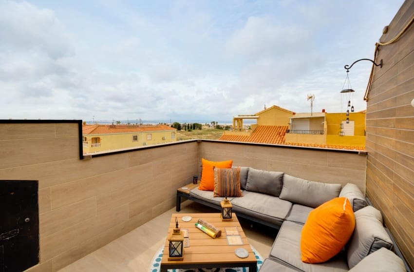 2 chambre Bungalow à vendre à Torrevieja avec piscine garage - 129 999 € (Ref: 9868096)