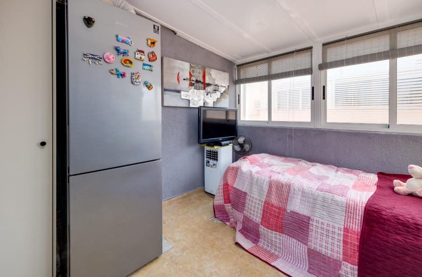 2 chambre Bungalow à vendre à Torrevieja avec piscine garage - 129 999 € (Ref: 9868096)