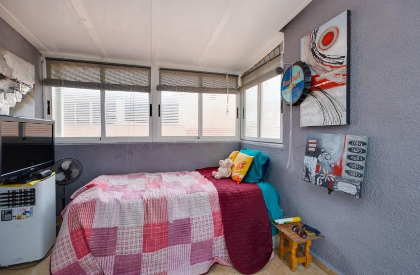 2 chambre Bungalow à vendre à Torrevieja avec piscine garage - 129 999 € (Ref: 9868096)