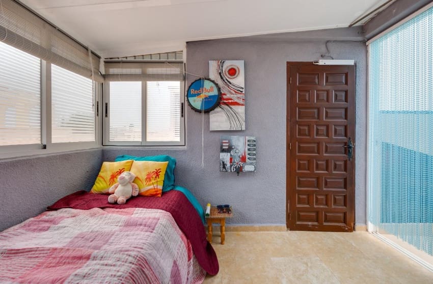 2 chambre Bungalow à vendre à Torrevieja avec piscine garage - 129 999 € (Ref: 9868096)