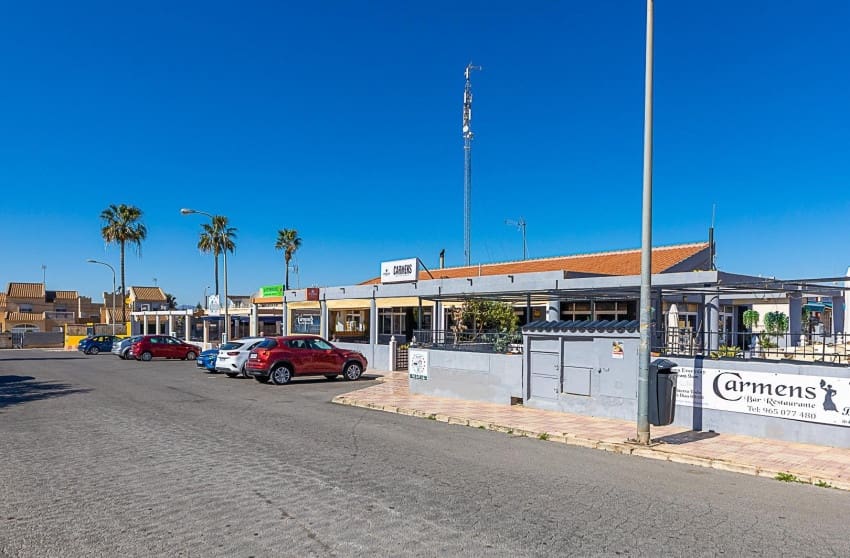 2 chambre Bungalow à vendre à Torrevieja avec piscine garage - 129 999 € (Ref: 9868096)