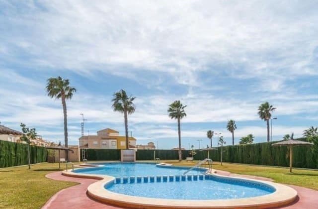 2 chambre Bungalow à vendre à El Limonar, Torrevieja avec piscine garage - 168 000 € (Ref: 9868105)
