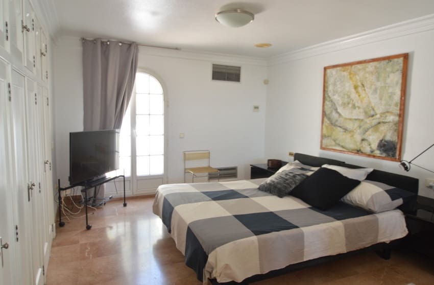 4 soverom Villa til salgs i Torrevieja - € 890 000 (Ref: 9868108)