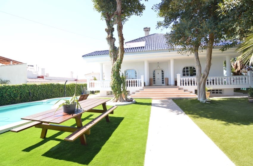 4 soverom Villa til salgs i Torrevieja - € 890 000 (Ref: 9868108)