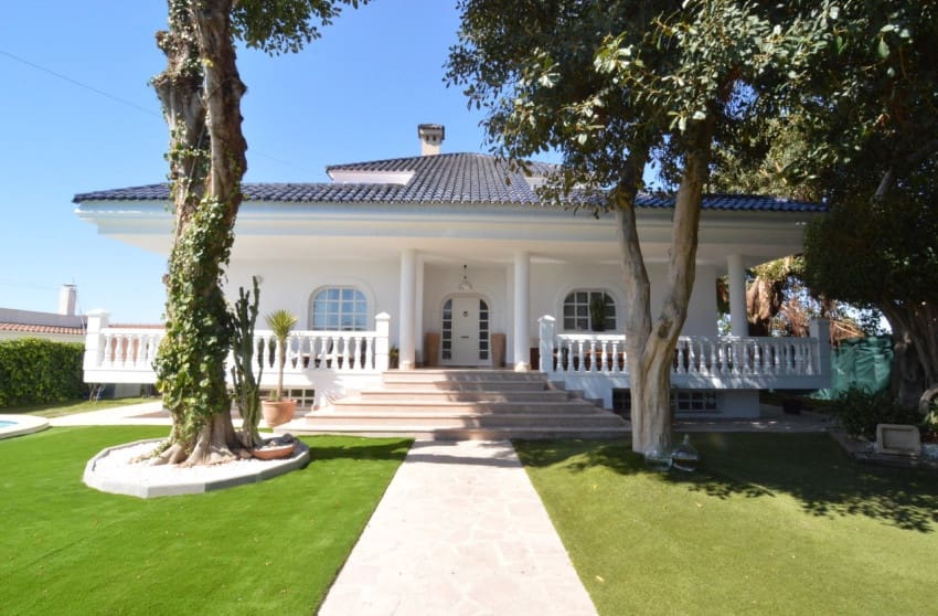 4 soverom Villa til salgs i Torrevieja - € 890 000 (Ref: 9868108)