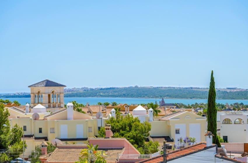 4 Zimmer Villa zu verkaufen in Ciudad Quesada mit Pool - 669.000 € (Ref: 9895174)