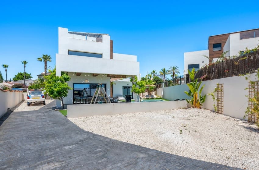 4 Zimmer Villa zu verkaufen in Ciudad Quesada mit Pool - 669.000 € (Ref: 9895174)
