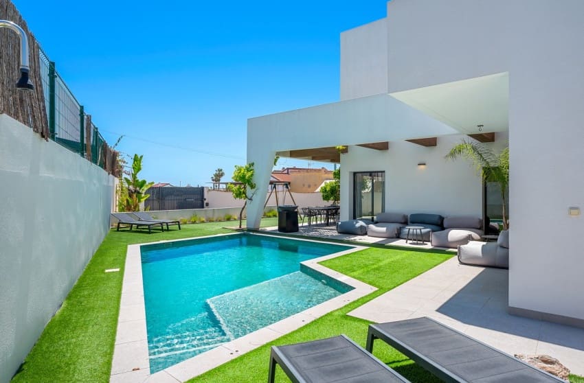 4 Zimmer Villa zu verkaufen in Ciudad Quesada mit Pool - 669.000 € (Ref: 9895174)