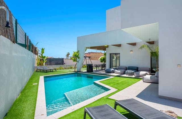4 Zimmer Villa zu verkaufen in Ciudad Quesada, Rojales mit Pool - 669.000 € (Ref: 9895174)