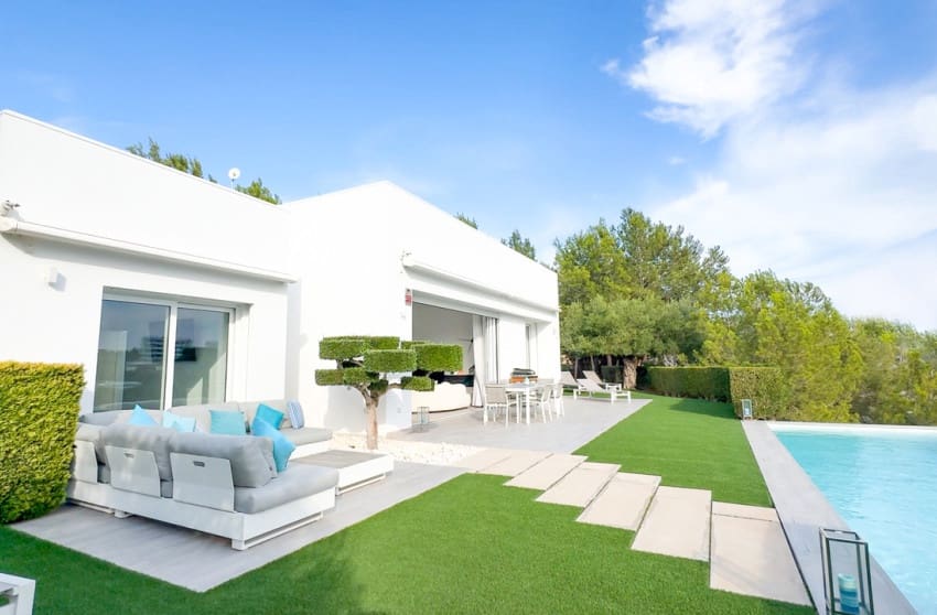 3 bedroom Villa for sale in Las Colinas Golf with pool - € 990,000 (Ref: 9895176)