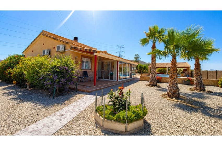 3 slaapkamer Villa te koop in Macisvenda met zwembad - € 265.000 (Ref: 9917685)