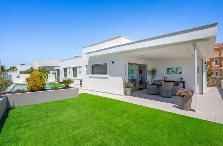 3 soveværelse Villa til salg i La Marina med swimmingpool - € 595.000 (Ref: 9917686)