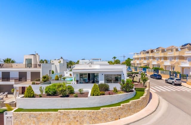 3 soveværelse Villa til salg i La Marina, Elche / Elx med swimmingpool - € 595.000 (Ref: 9917686)
