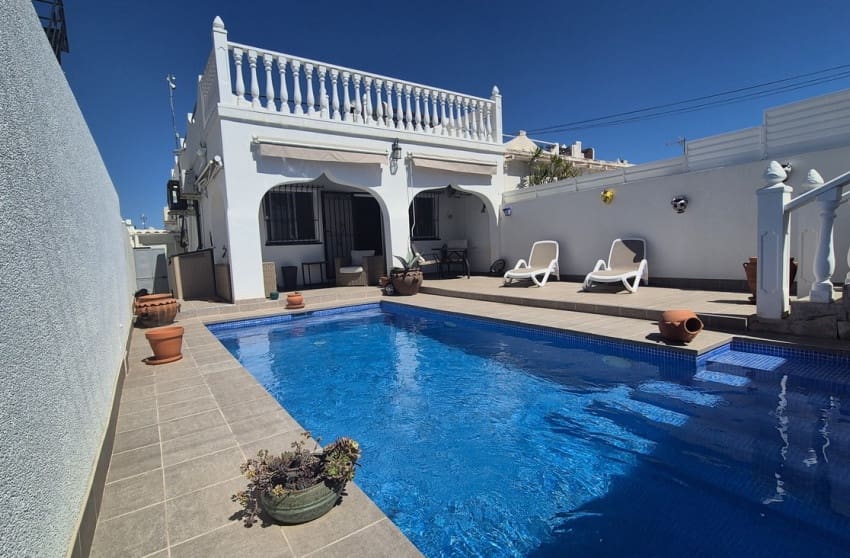 2 bedroom Townhouse for sale in San Miguel de Salinas with pool - € 240,000 (Ref: 9917689)