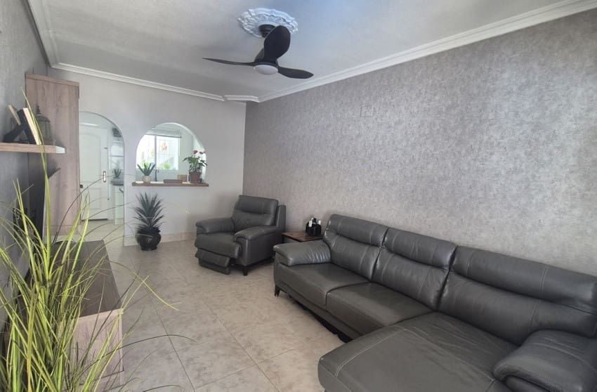 2 bedroom Townhouse for sale in San Miguel de Salinas with pool - € 240,000 (Ref: 9917689)