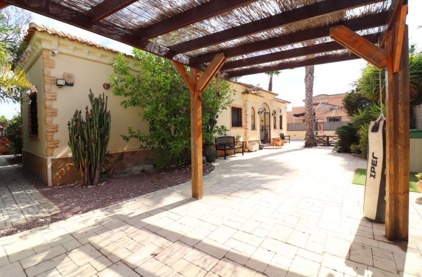 3 camera da letto Villa in vendita in Formentera del Segura con piscina - 365.000 € (Rif: 9917690)