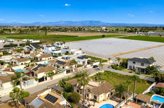 Chalet de 3 habitaciones en Formentera del Segura en venta con piscina - 365.000 € (Ref: 9917690)