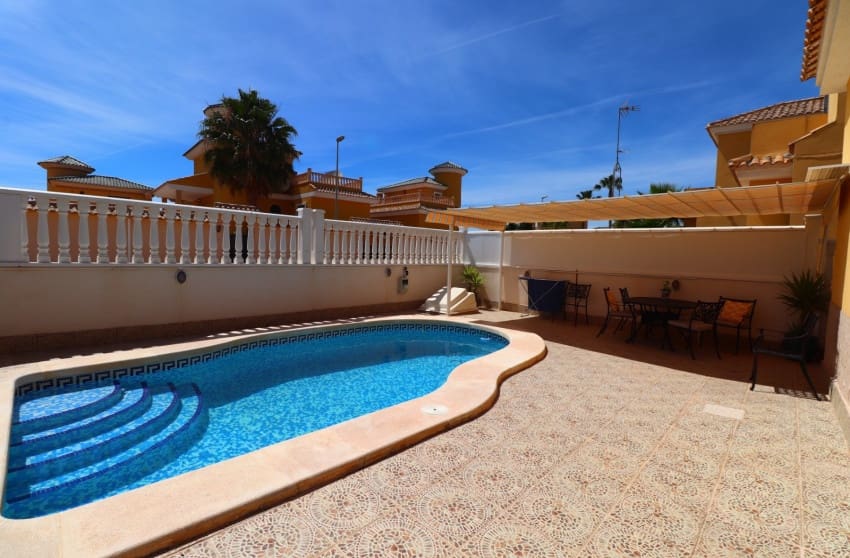 5 soveværelse Villa til salg i Lo Crispin med swimmingpool - € 299.950 (Ref: 9974493)