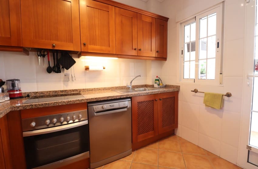 5 soveværelse Villa til salg i Lo Crispin med swimmingpool - € 299.950 (Ref: 9974493)