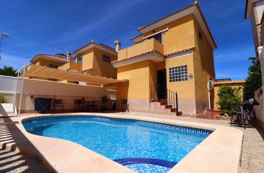 5 soveværelse Villa til salg i Lo Crispin med swimmingpool - € 299.950 (Ref: 9974493)