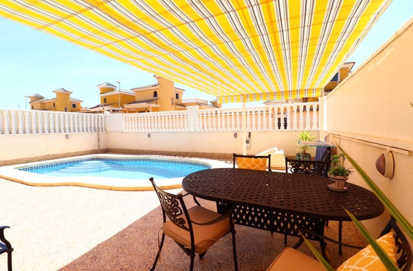5 soveværelse Villa til salg i Lo Crispin med swimmingpool - € 299.950 (Ref: 9974493)