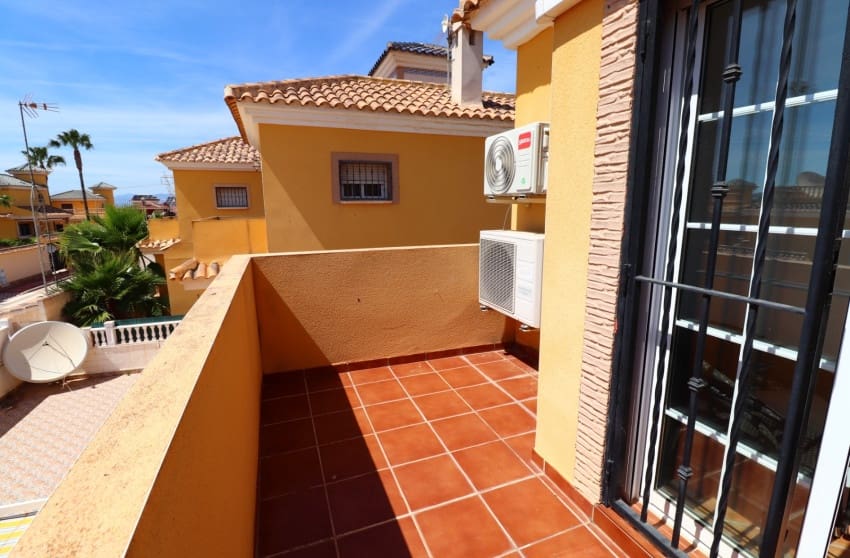 5 soveværelse Villa til salg i Lo Crispin med swimmingpool - € 299.950 (Ref: 9974493)