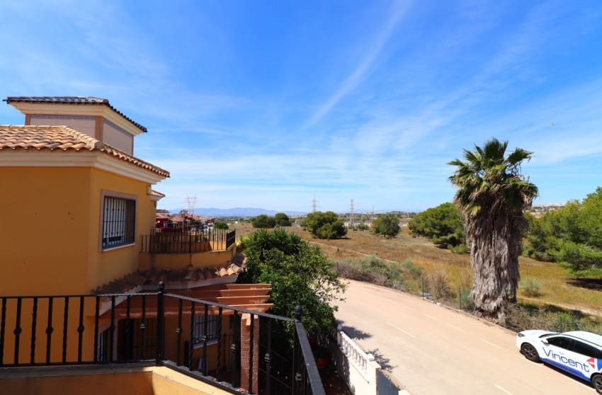 5 soveværelse Villa til salg i Lo Crispin med swimmingpool - € 299.950 (Ref: 9974493)
